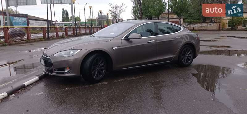 Ліфтбек Tesla Model S 2016 в Одесі