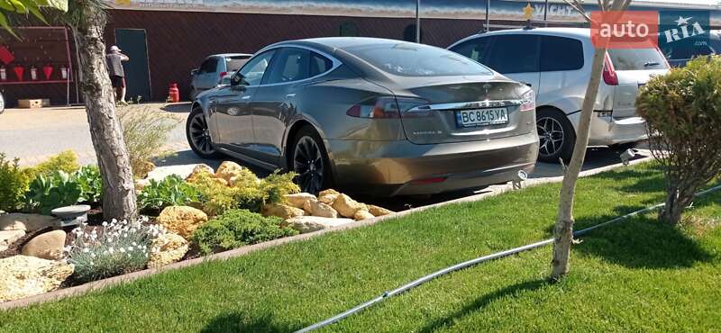 Ліфтбек Tesla Model S 2016 в Одесі