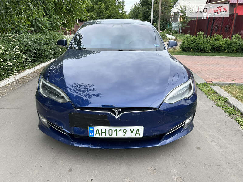 Лифтбек Tesla Model S 2017 в Покровске