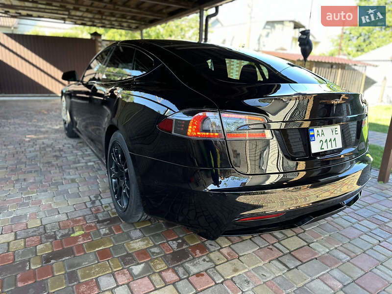 Лифтбек Tesla Model S 2022 в Киеве