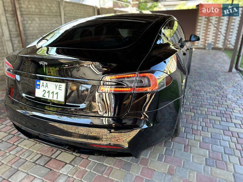 Лифтбек Tesla Model S 2022 в Киеве