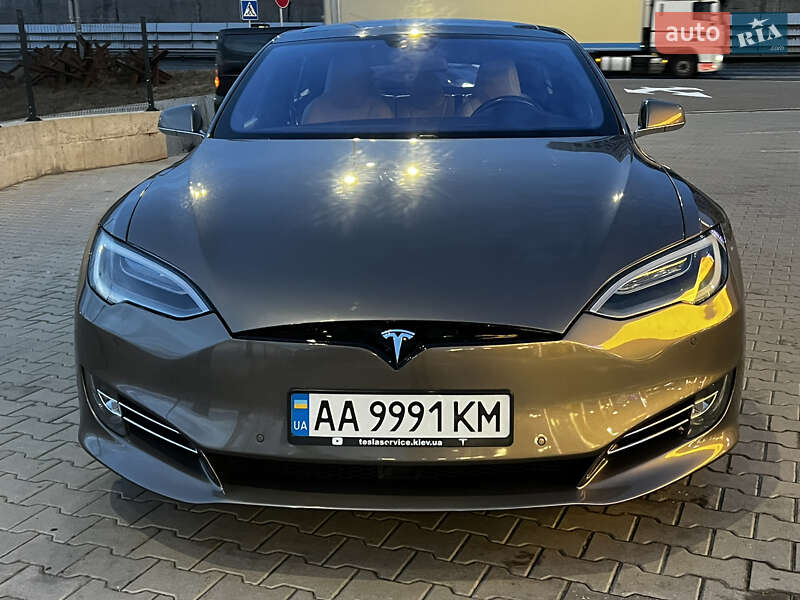 Лифтбек Tesla Model S 2015 в Киеве фото 4 Лифтбек Tesla Model S 2015 в Киеве