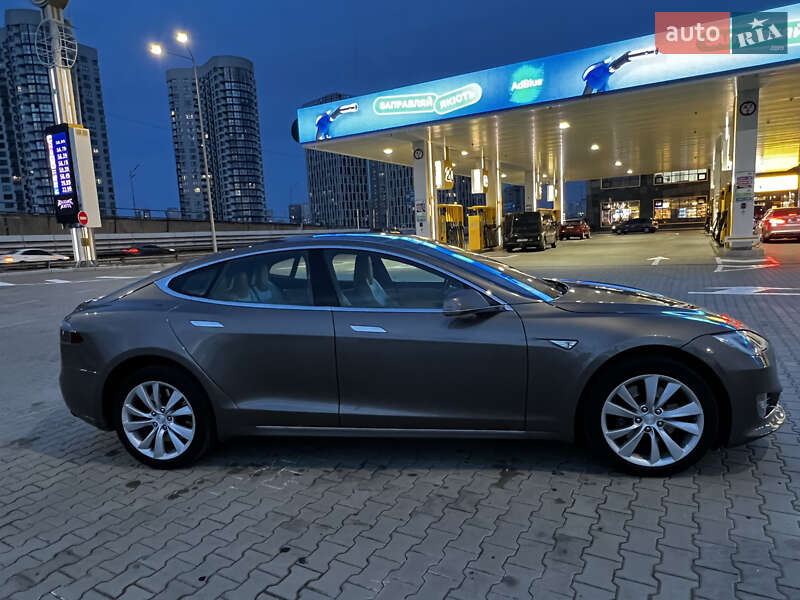 Лифтбек Tesla Model S 2015 в Киеве фото 9 Лифтбек Tesla Model S 2015 в Киеве