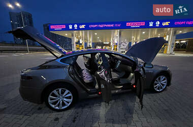Ліфтбек Tesla Model S 2015 в 