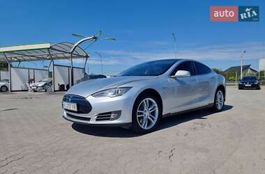 Лифтбек Tesla Model S 2013 в Нововолынске