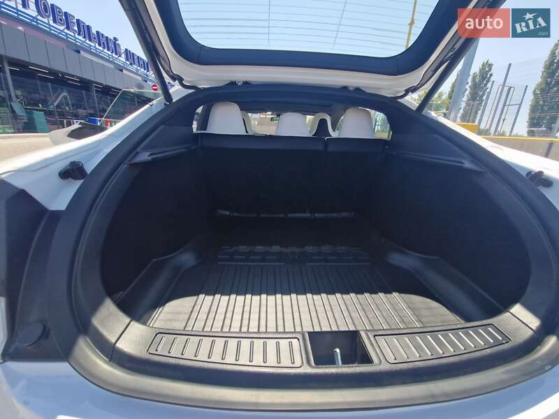 Ліфтбек Tesla Model S 2019 в Первомайську фото 19 Ліфтбек Tesla Model S 2019 в Первомайську