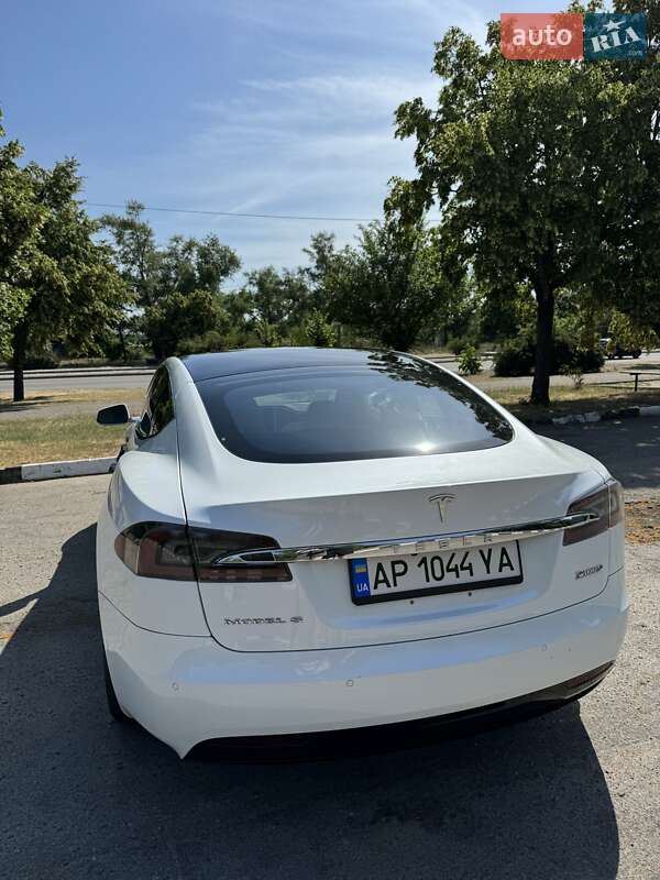 Ліфтбек Tesla Model S 2017 в Запоріжжі