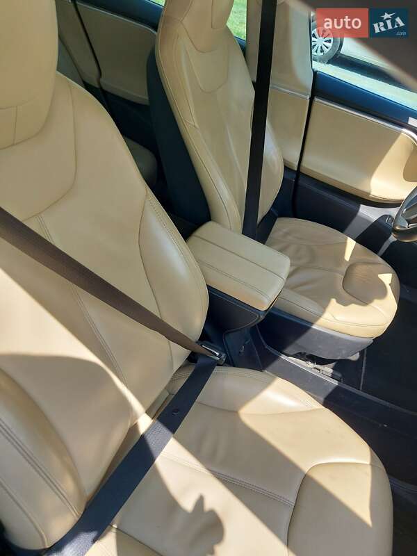 Лифтбек Tesla Model S 2014 в Тернополе