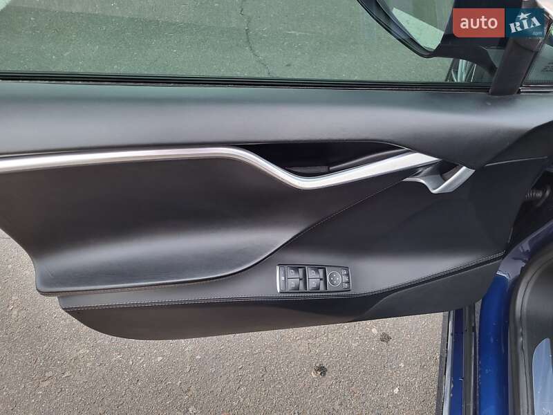 Ліфтбек Tesla Model S 2016 в Києві фото 11 Ліфтбек Tesla Model S 2016 в Києві
