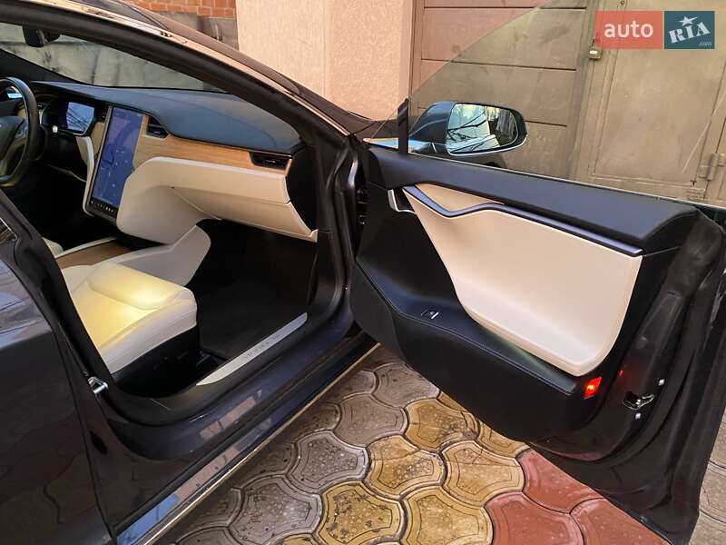 Ліфтбек Tesla Model S 2020 в Полтаві