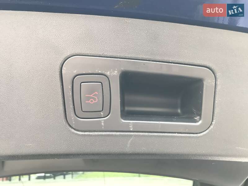 Лифтбек Tesla Model S 2017 в Киеве
