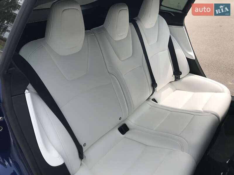 Лифтбек Tesla Model S 2017 в Киеве