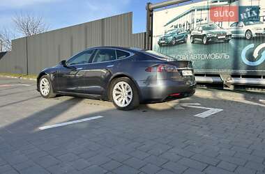 Лифтбек Tesla Model S 2017 в Ивано-Франковске
