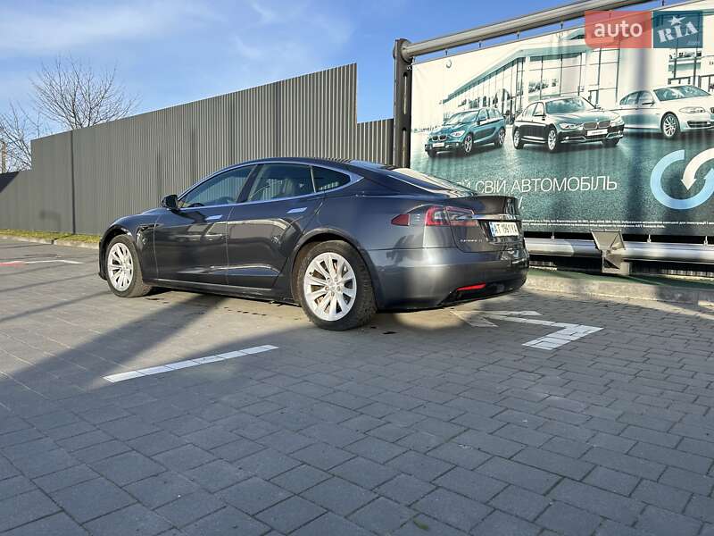 Лифтбек Tesla Model S 2017 в Ивано-Франковске