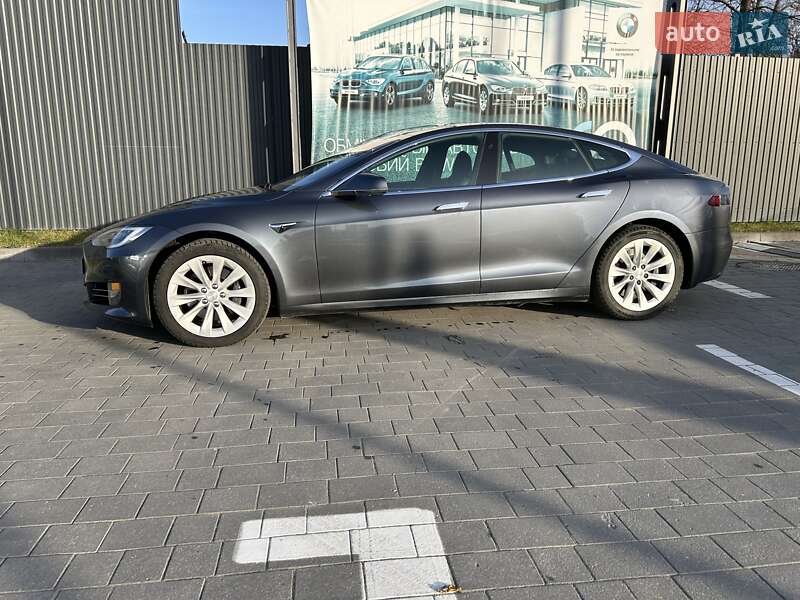 Лифтбек Tesla Model S 2017 в Ивано-Франковске