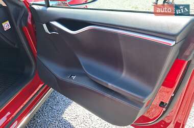 Лифтбек Tesla Model S 2014 в 