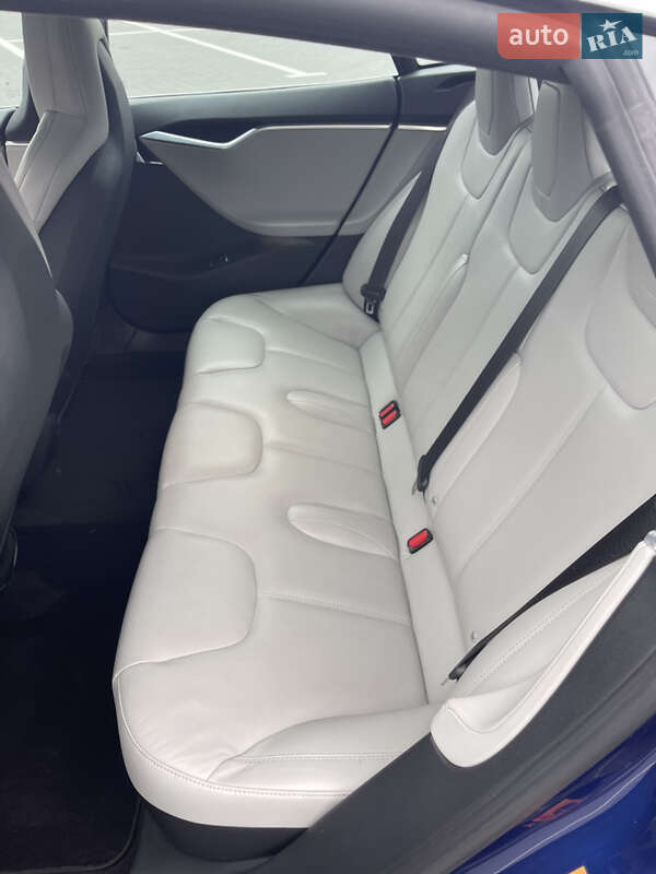 Лифтбек Tesla Model S 2015 в Луцке