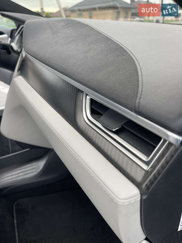 Лифтбек Tesla Model S 2015 в Луцке