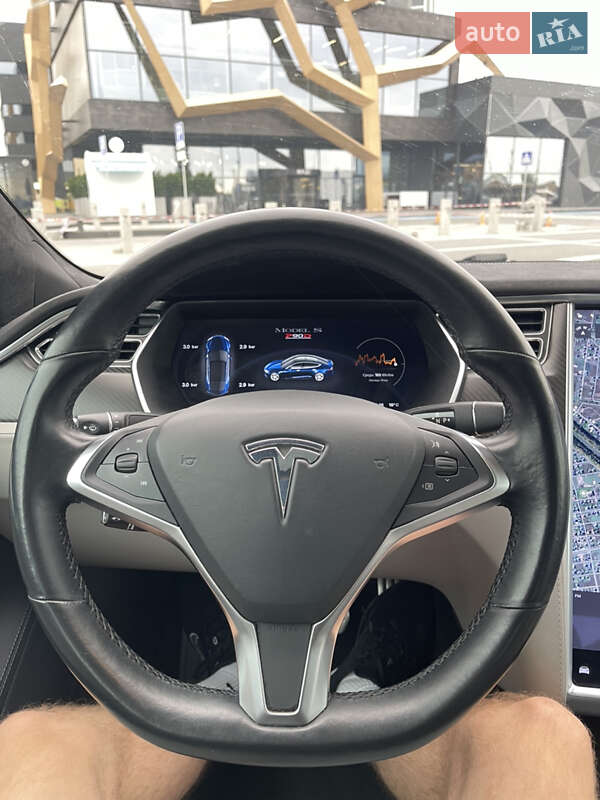 Лифтбек Tesla Model S 2015 в Луцке