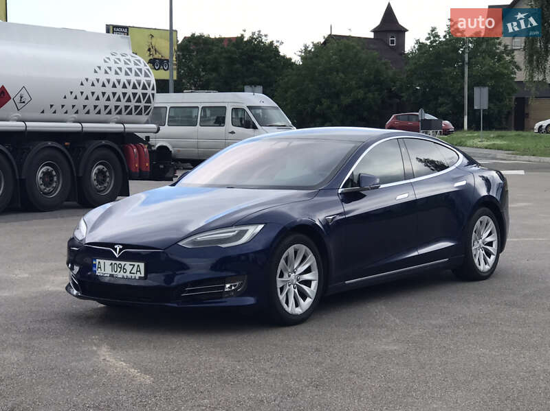 Лифтбек Tesla Model S 2017 в Киеве
