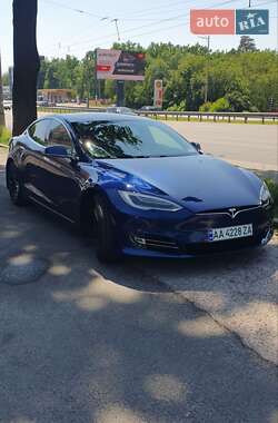 Лифтбек Tesla Model S 2017 в 