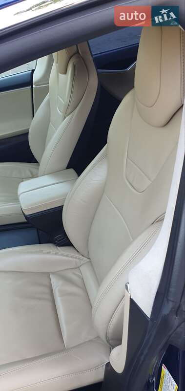 Лифтбек Tesla Model S 2017 в Киеве