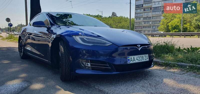 Лифтбек Tesla Model S 2017 в Киеве