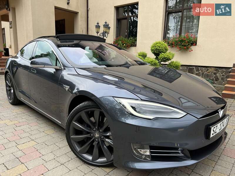 Лифтбек Tesla Model S 2018 в Львове