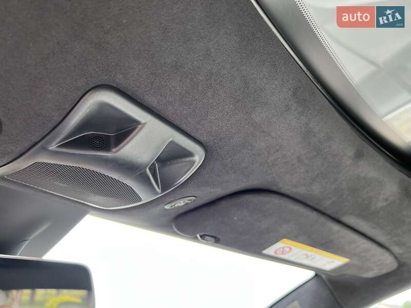 Лифтбек Tesla Model S 2018 в Львове