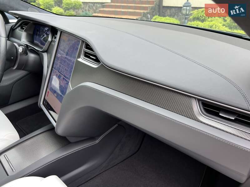 Лифтбек Tesla Model S 2018 в Львове