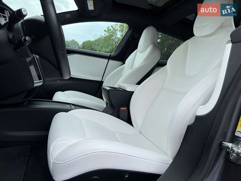 Лифтбек Tesla Model S 2018 в Львове