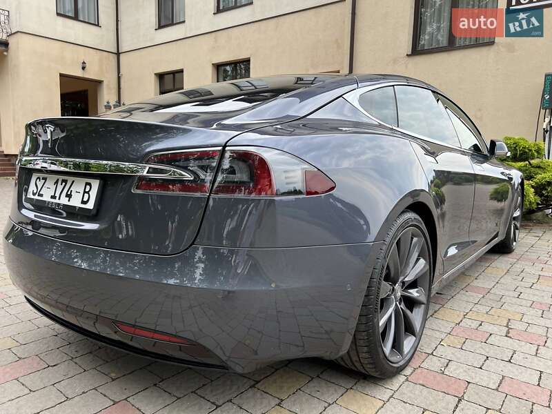 Лифтбек Tesla Model S 2018 в Львове