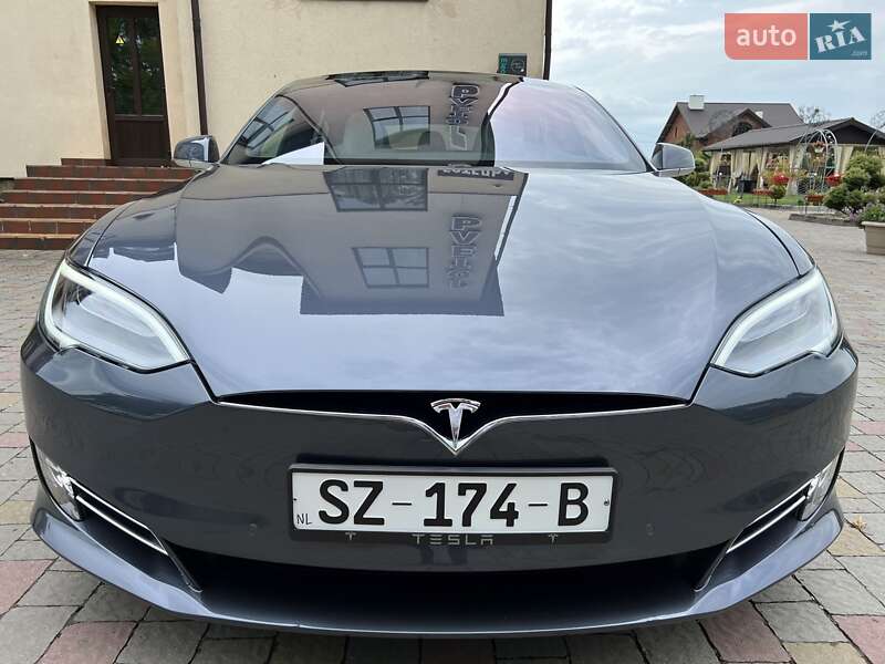 Лифтбек Tesla Model S 2018 в Львове