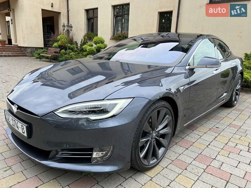 Лифтбек Tesla Model S 2018 в Львове