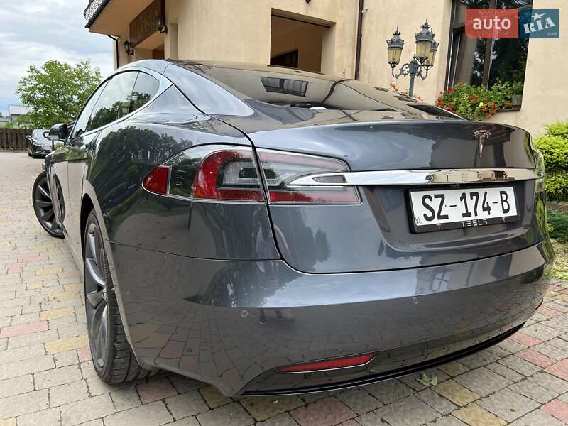 Лифтбек Tesla Model S 2018 в Львове