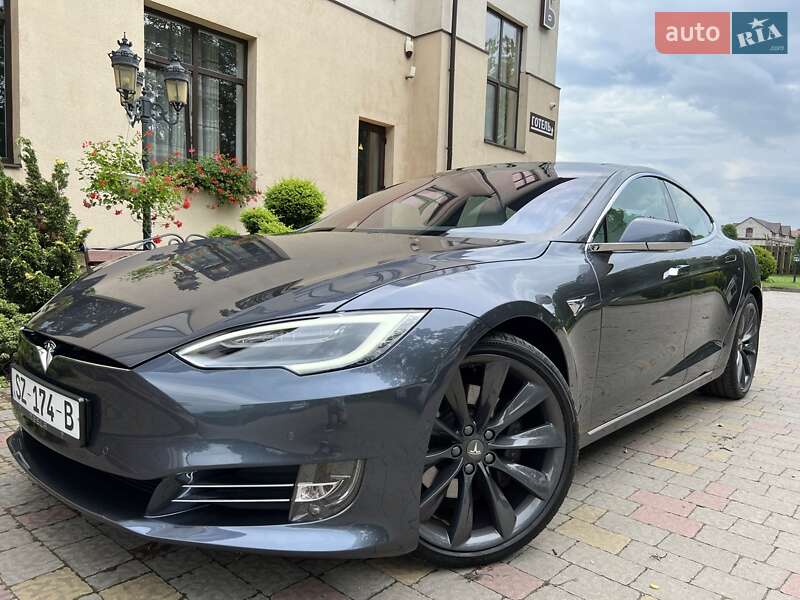 Лифтбек Tesla Model S 2018 в Львове
