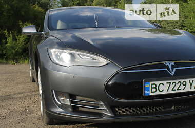 Лифтбек Tesla Model S 2016 в Жовкве