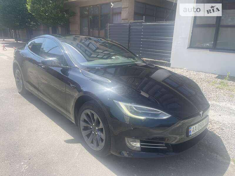 Ліфтбек Tesla Model S 2017 в Києві