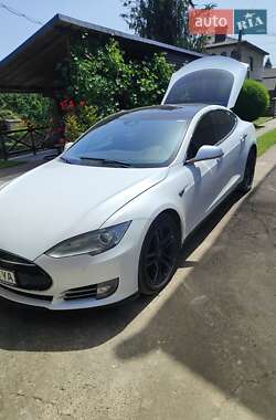 Лифтбек Tesla Model S 2015 в 