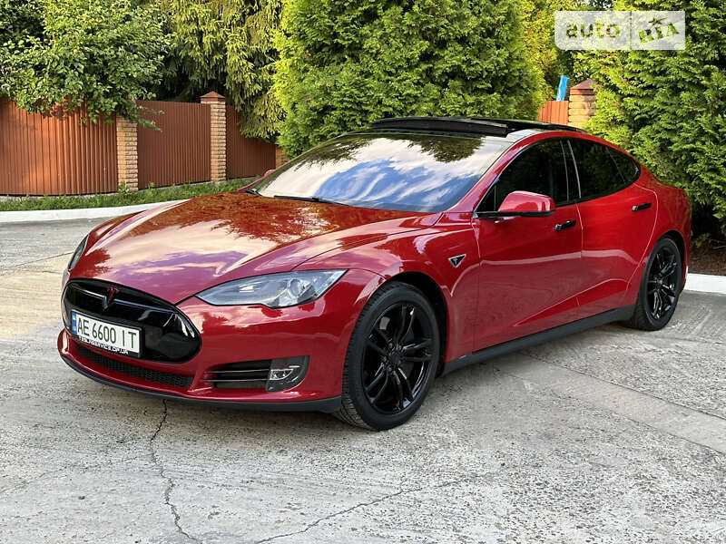 Лифтбек Tesla Model S 2014 в Киеве