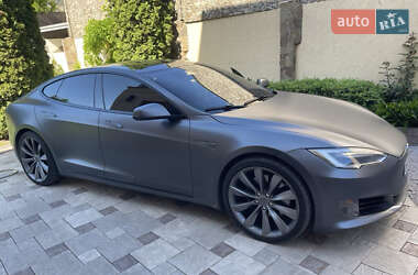 Лифтбек Tesla Model S 2016 в 