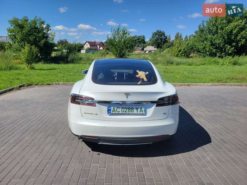 Лифтбек Tesla Model S 2014 в Киеве