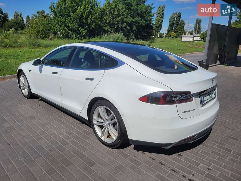 Лифтбек Tesla Model S 2014 в Киеве