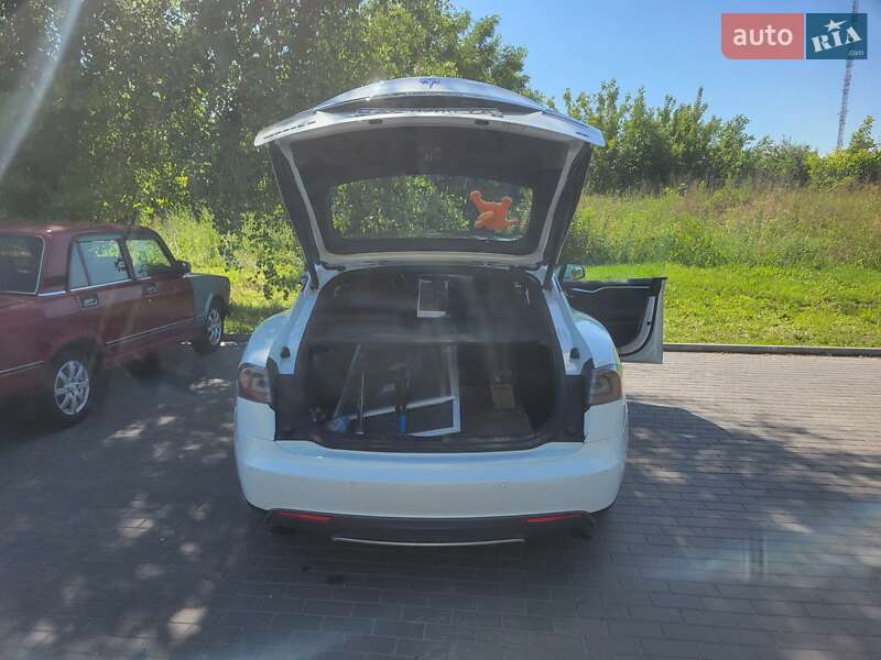 Лифтбек Tesla Model S 2014 в Киеве