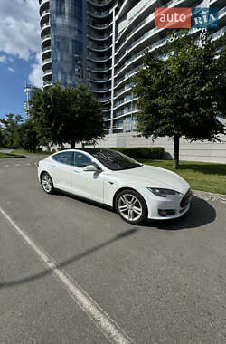 Хэтчбек Tesla Model S 2013 в 