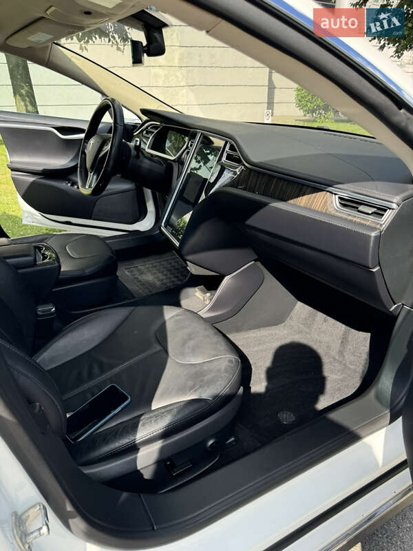 Хэтчбек Tesla Model S 2013 в Киеве