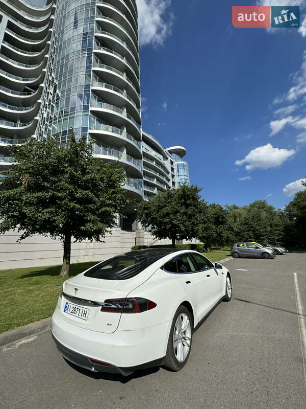 Хэтчбек Tesla Model S 2013 в Киеве