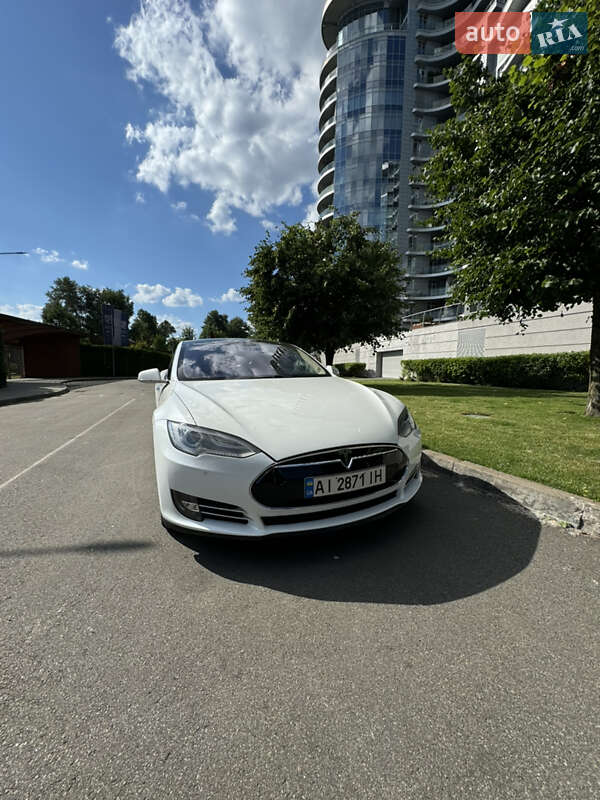 Хэтчбек Tesla Model S 2013 в Киеве