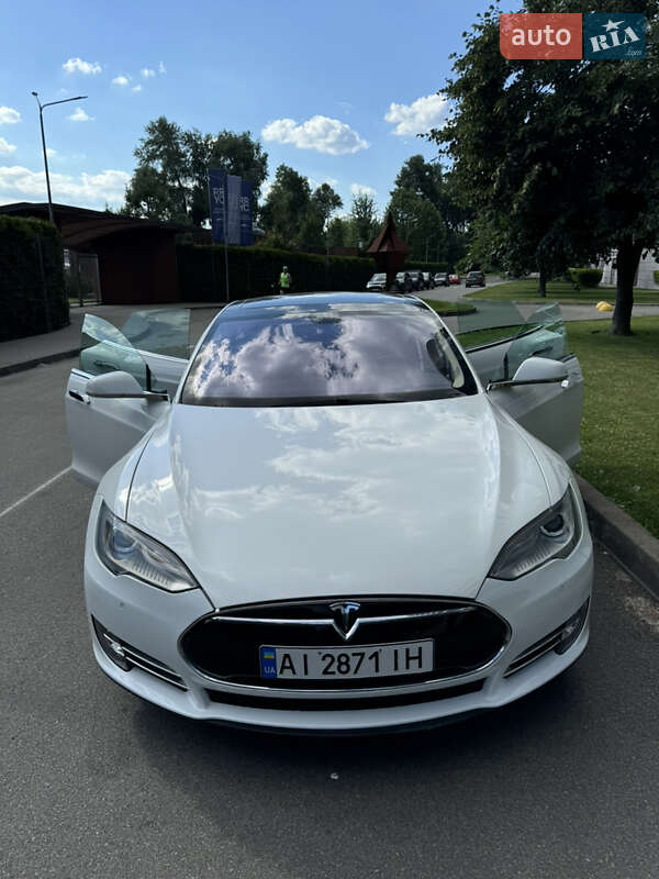 Хэтчбек Tesla Model S 2013 в Киеве
