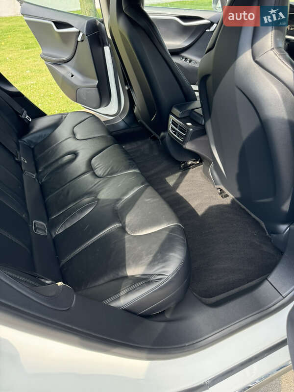 Хэтчбек Tesla Model S 2013 в Киеве